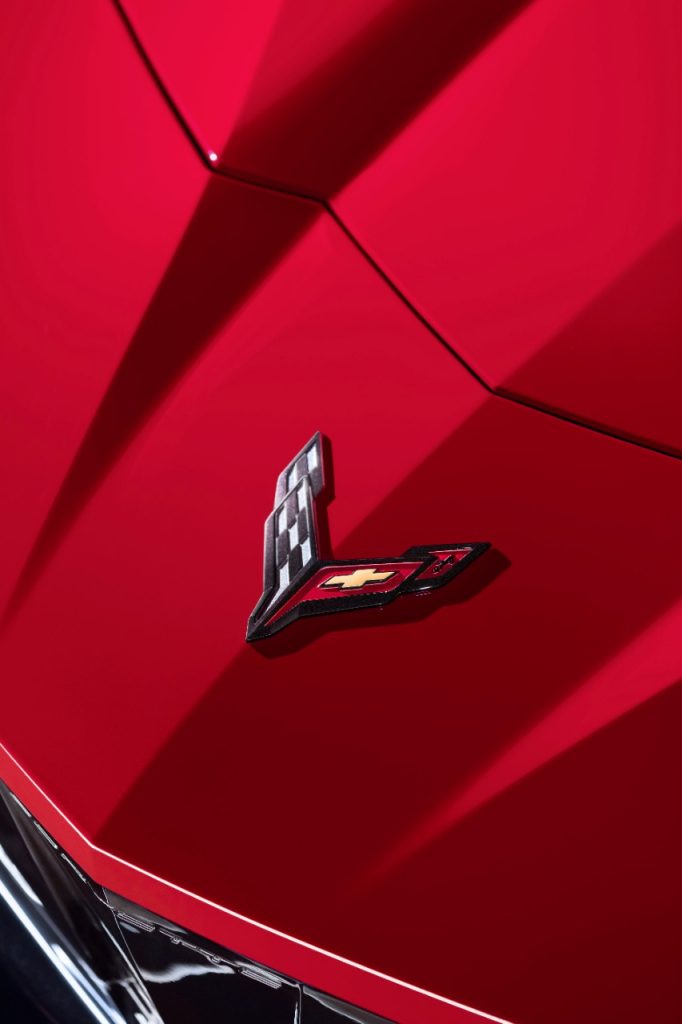 Chevrolet Corvette estreia motor central e transmissão automática