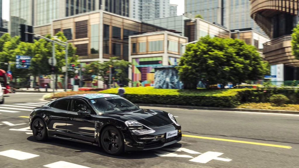Porsche Taycan inicia digressão em Xangai