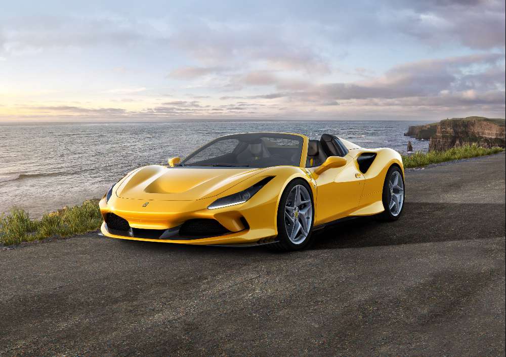 Ferrari apresenta dois novos modelos descapotáveis