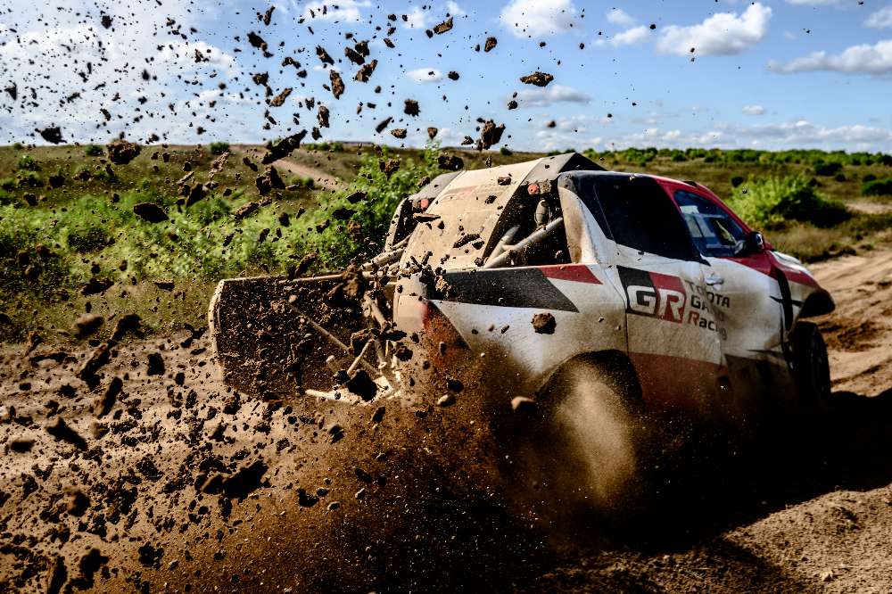 Fernando Alonso continua a testar a Toyota Hilux para o Dakar 2020