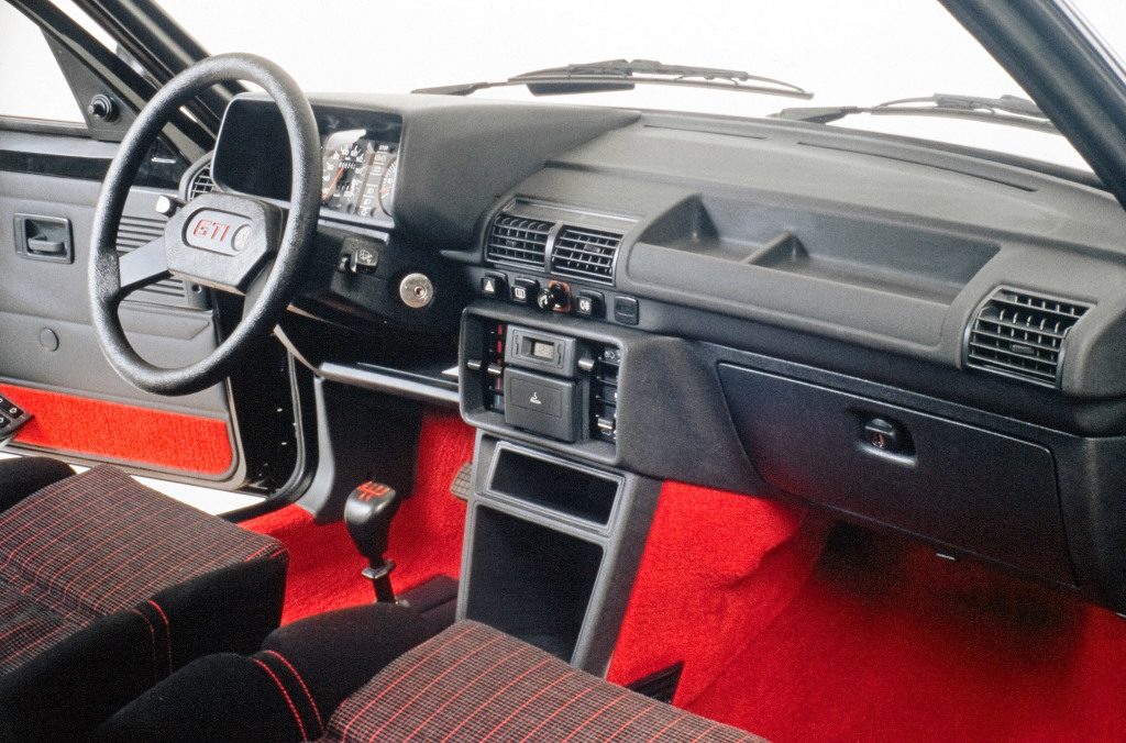 Peugeot 205 GTI, um dos melhores desportivos compactos de todos os tempos