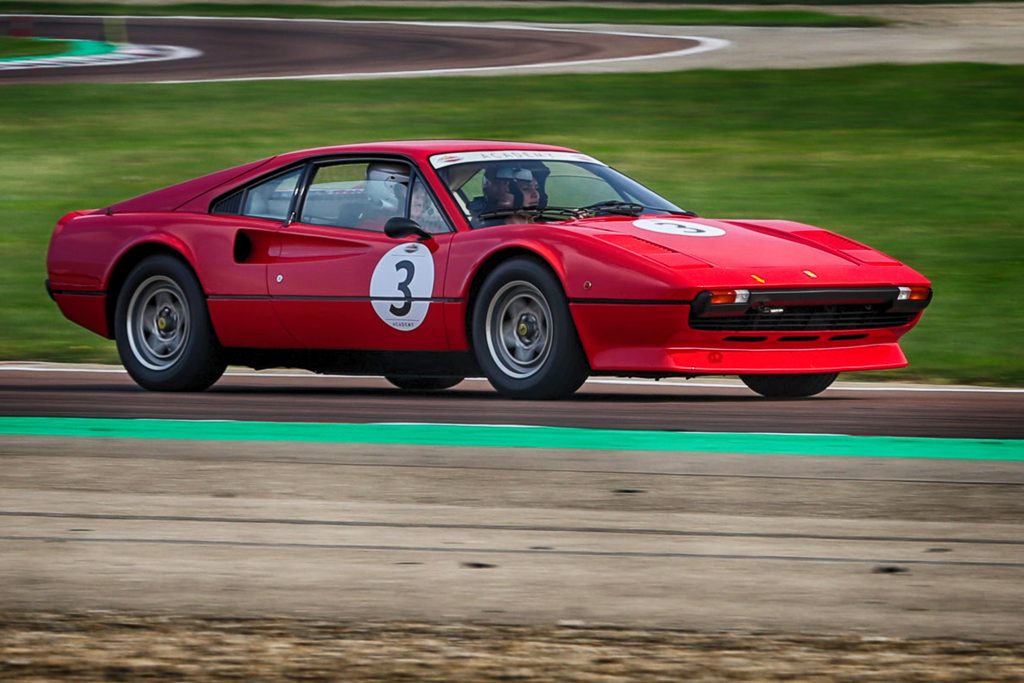 Ferrari Classiche Academy, o evento que ensina a conduzir clássicos