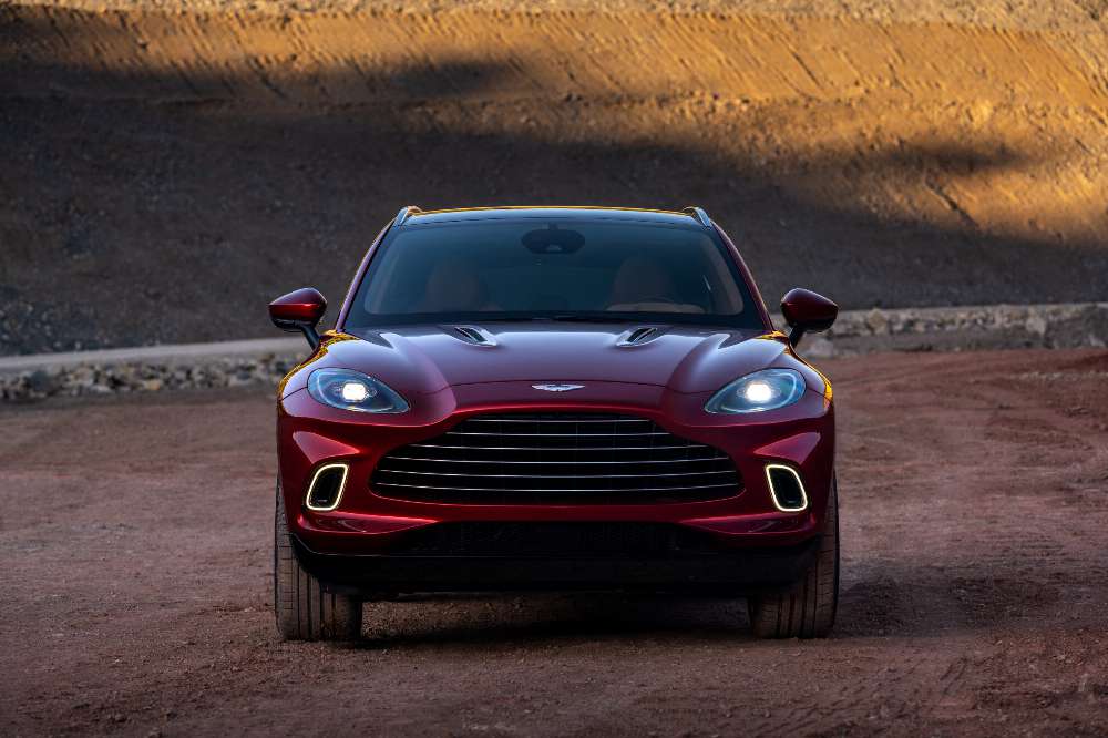 Aston Martin revela DBX, o primeiro SUV da história da marca