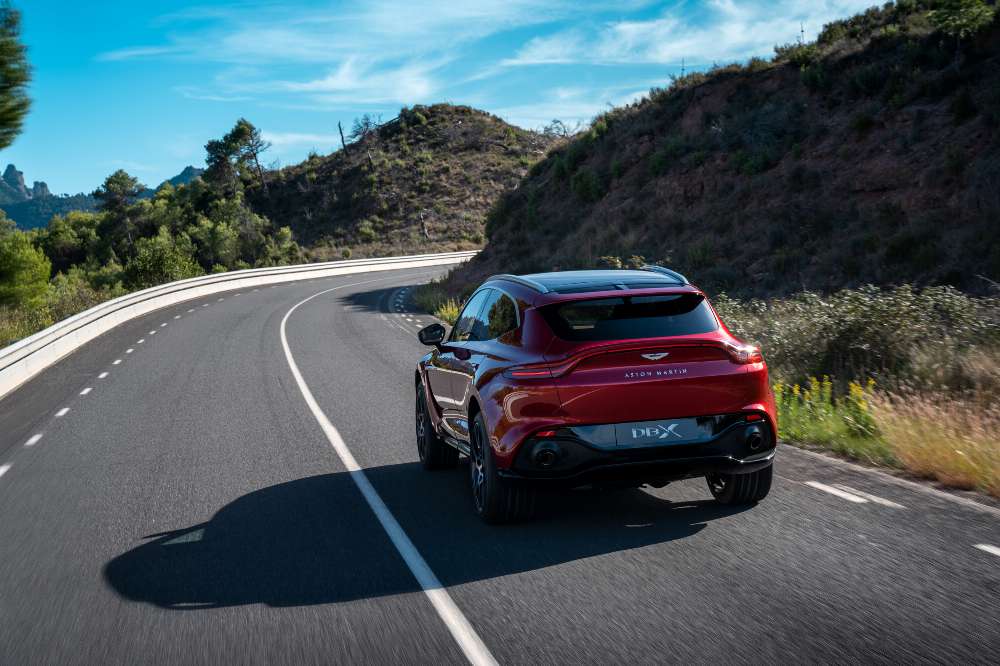 Aston Martin revela DBX, o primeiro SUV da história da marca