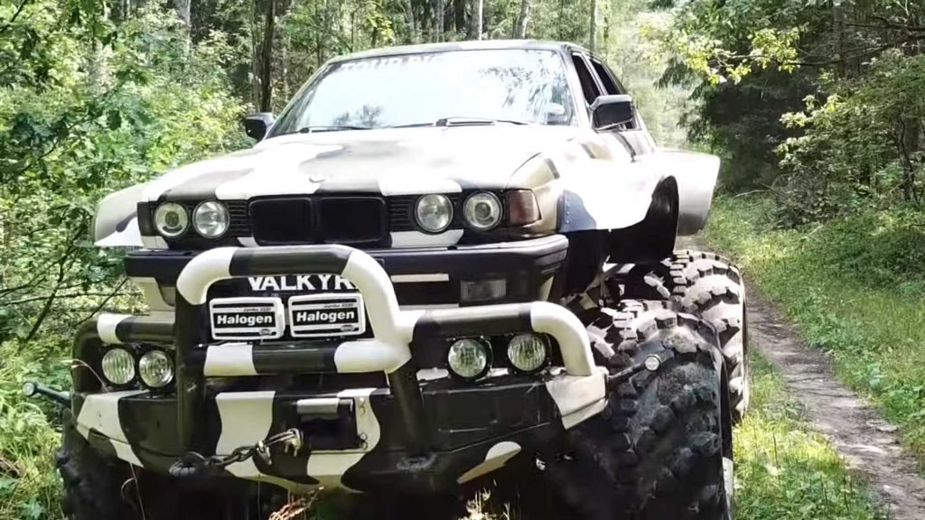 BMW Série 7 é transformado num monster truck para passeios na floresta