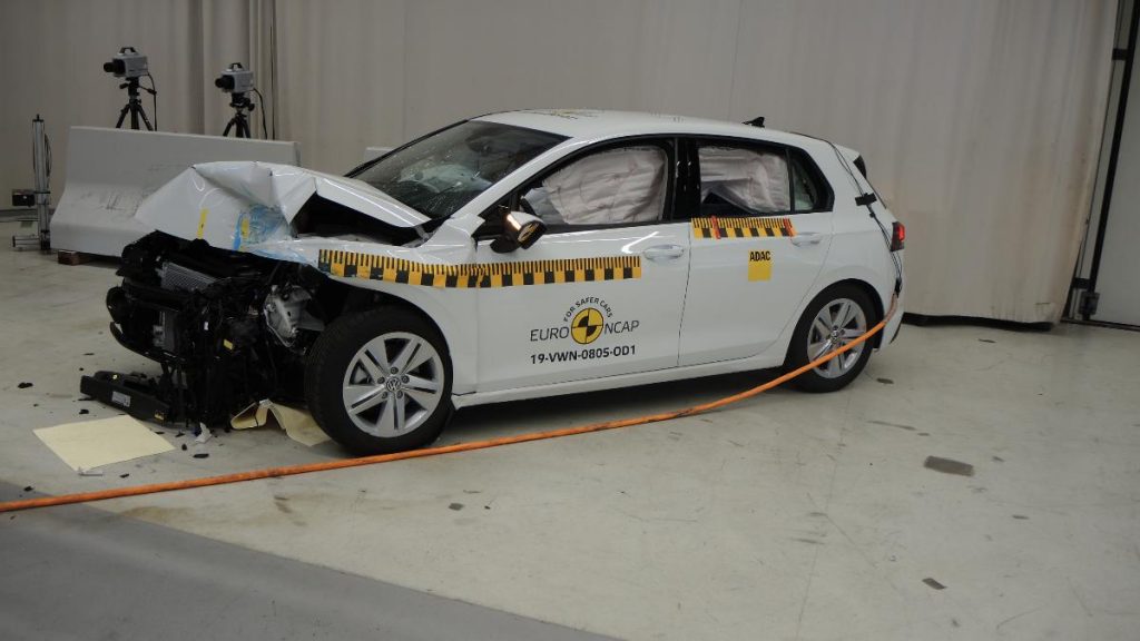 Volkswagen Golf consegue 5 estrelas Euro NCAP mas revelou problema
