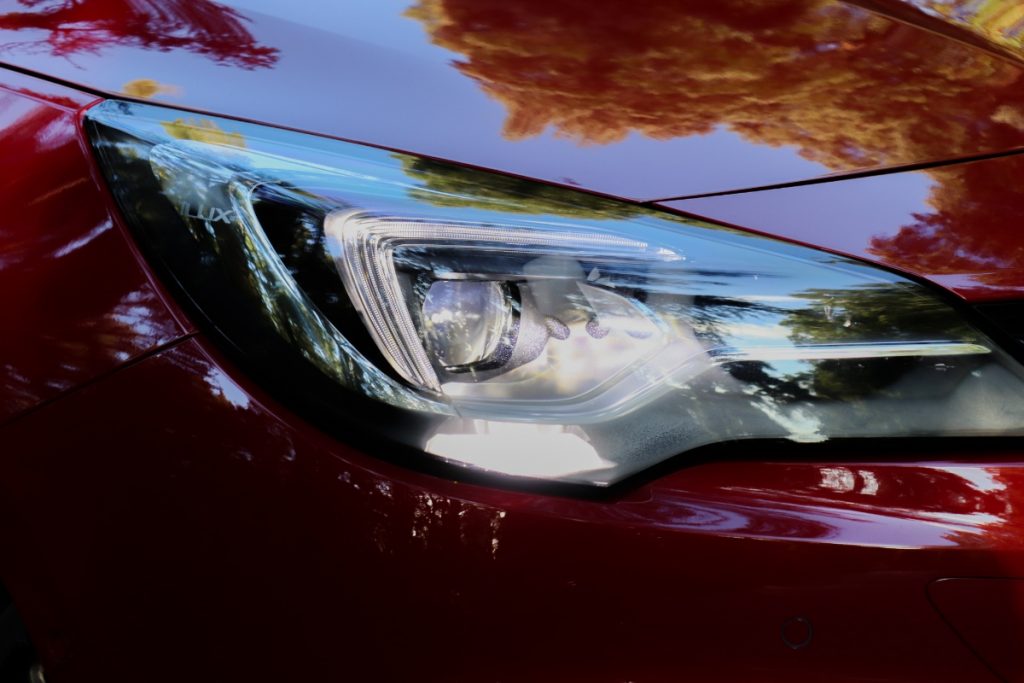 Renovado Opel Astra recebe os motores mais eficientes de sempre