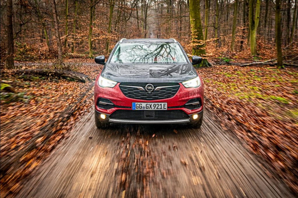 Novo Grandland X Hybrid4 é o topo da oferta SUV da Opel