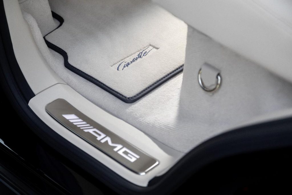 Mercedes apresenta barco de luxo que vem com um G63 a condizer