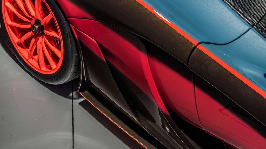 McLaren P1 GTR modificado recebe as míticas cores da Gulf