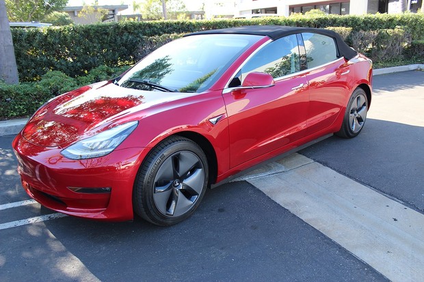 Preparadora transforma Tesla Model 3 num descapotável